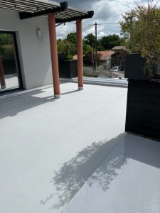 Travaux d'étanchéité sur une terrasse